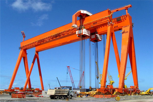 Shipbuilding gantry crane