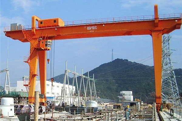 Shipbuilding gantry crane